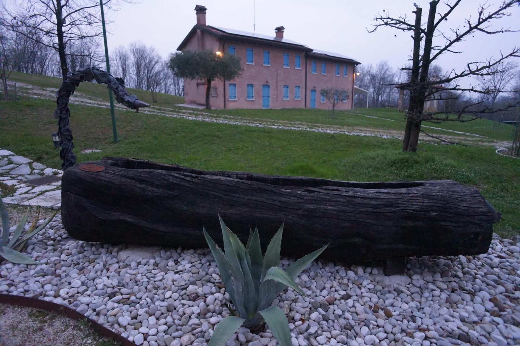 Nikolas' Valley Cornuda Zewnętrze zdjęcie